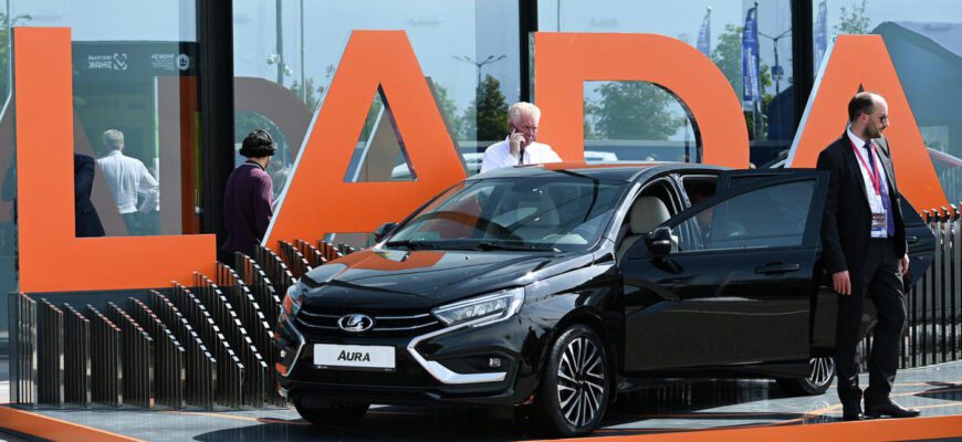 Власти усомнились в закупке Lada Aura для чиновников