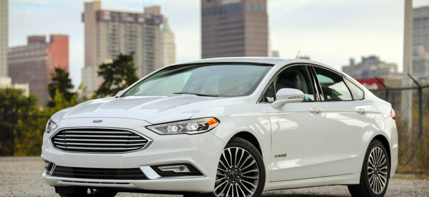 Названы плюсы и минусы седана Ford Fusion