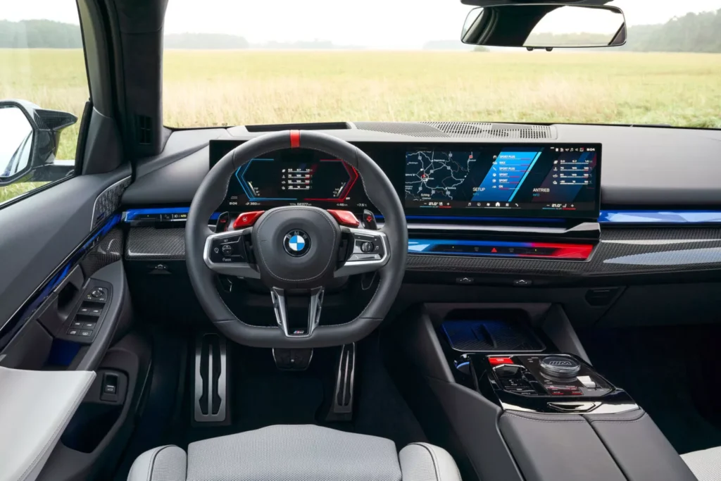 интерьер 2025 BMW M5