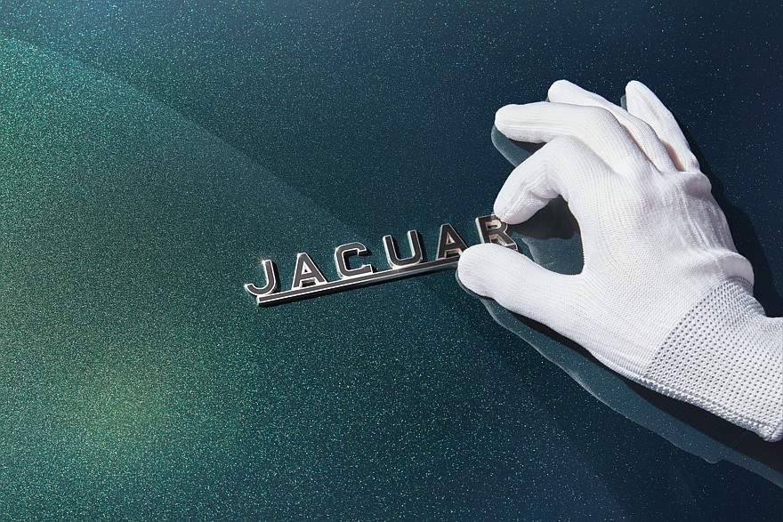 Надпись Jaguar 